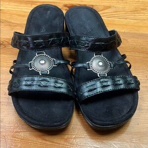 Minnetonka Black Leather Sandals 9
